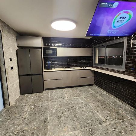 מבנים בים 75 Suites At Sea Haifa Buitenkant foto