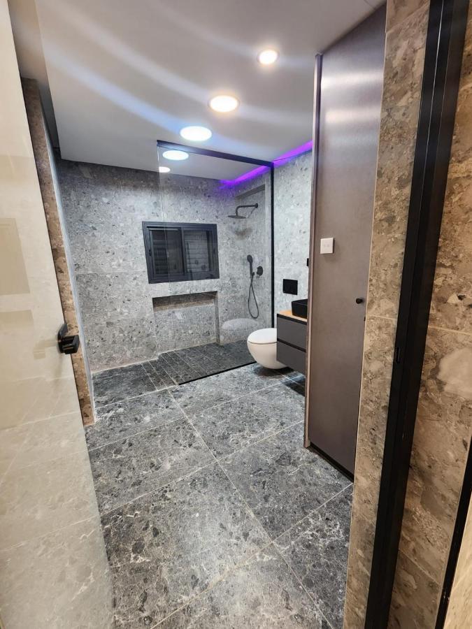 מבנים בים 75 Suites At Sea Haifa Buitenkant foto