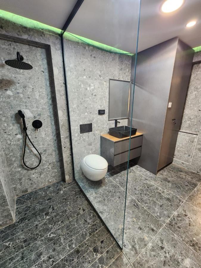 מבנים בים 75 Suites At Sea Haifa Buitenkant foto