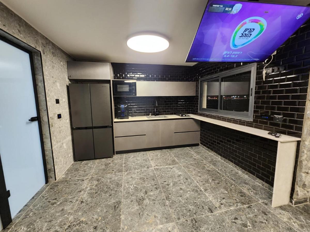 מבנים בים 75 Suites At Sea Haifa Buitenkant foto
