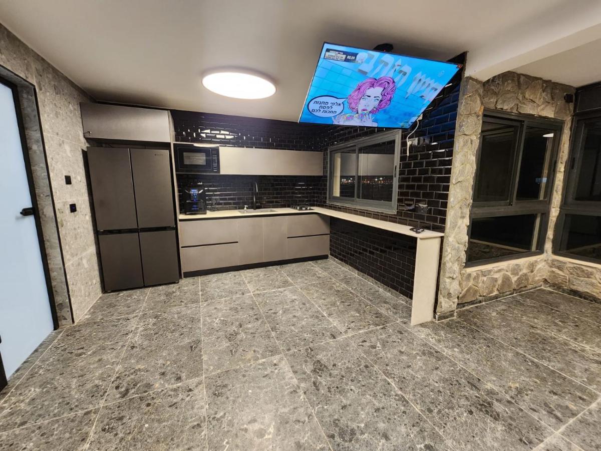 מבנים בים 75 Suites At Sea Haifa Buitenkant foto