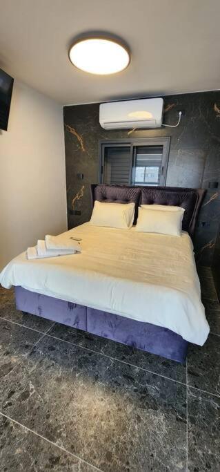מבנים בים 75 Suites At Sea Haifa Buitenkant foto