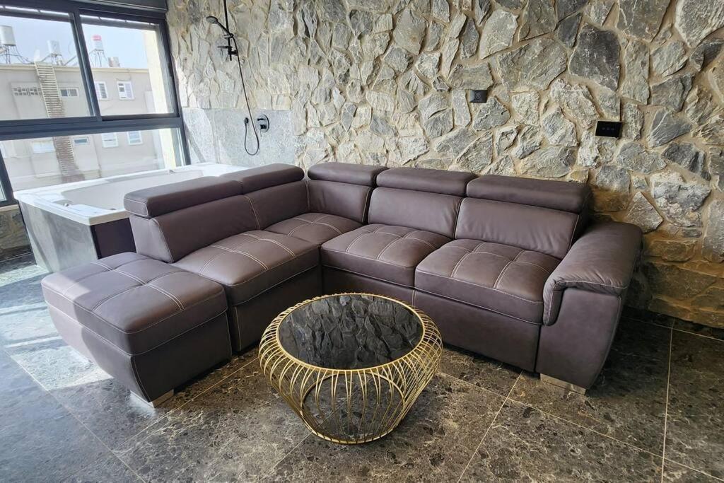 מבנים בים 75 Suites At Sea Haifa Buitenkant foto