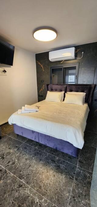 מבנים בים 75 Suites At Sea Haifa Buitenkant foto