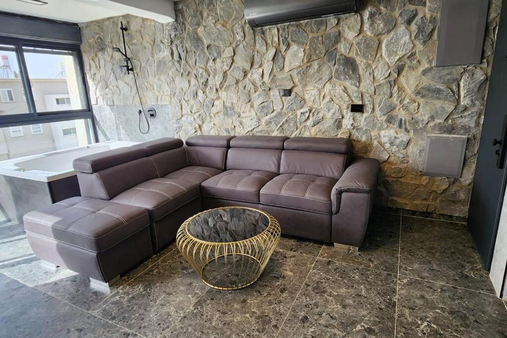 מבנים בים 75 Suites At Sea Haifa Buitenkant foto